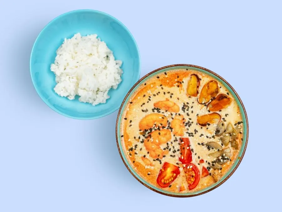 Суп Том Ям с креветками и мидиями